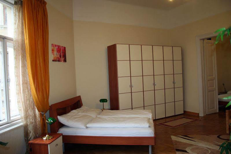 Walking Bed Budapest Downtown Hostel Buitenkant foto