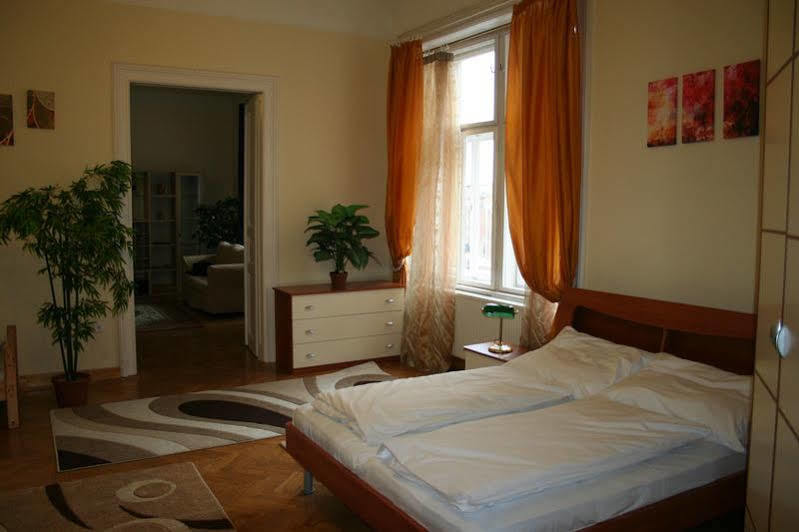 Walking Bed Budapest Downtown Hostel Buitenkant foto