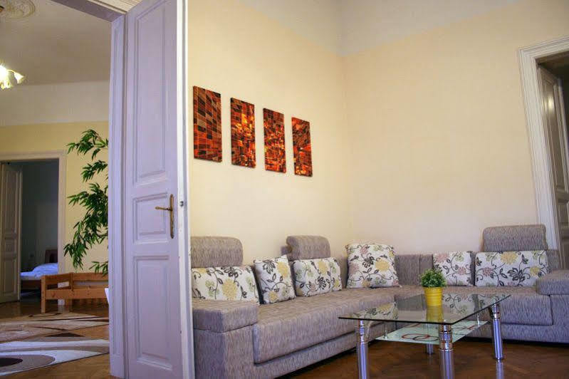 Walking Bed Budapest Downtown Hostel Buitenkant foto